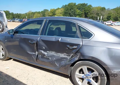 2012 Volkswagen Passat 2.5L Se из США, поврежденный, VIN 1VWBP7A37CC029646